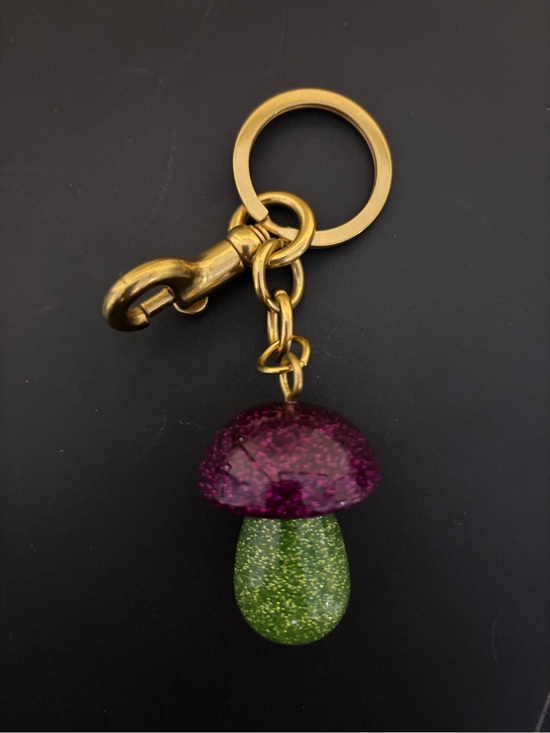 Source Unknown Accessories - Unbranded Gold-Tone Keychain with Purple & Green Glitter Mushroom